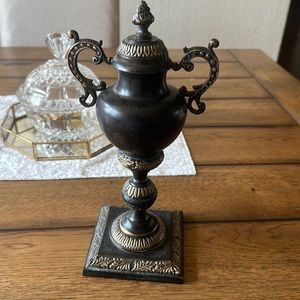 Bronze vase (heavy metal, bronze?)